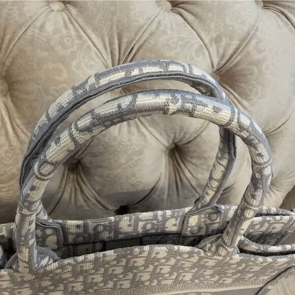 NEW DIOR Medium Book Tote Ecru and Gray Dior Oblique Embroidery - Picture 5 of 7